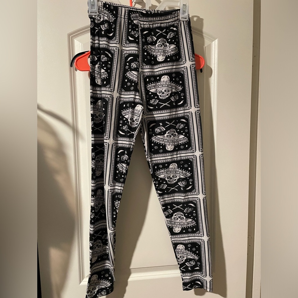 Sombrero skull Leggings ONE SIZE
Signs of wear on behind
